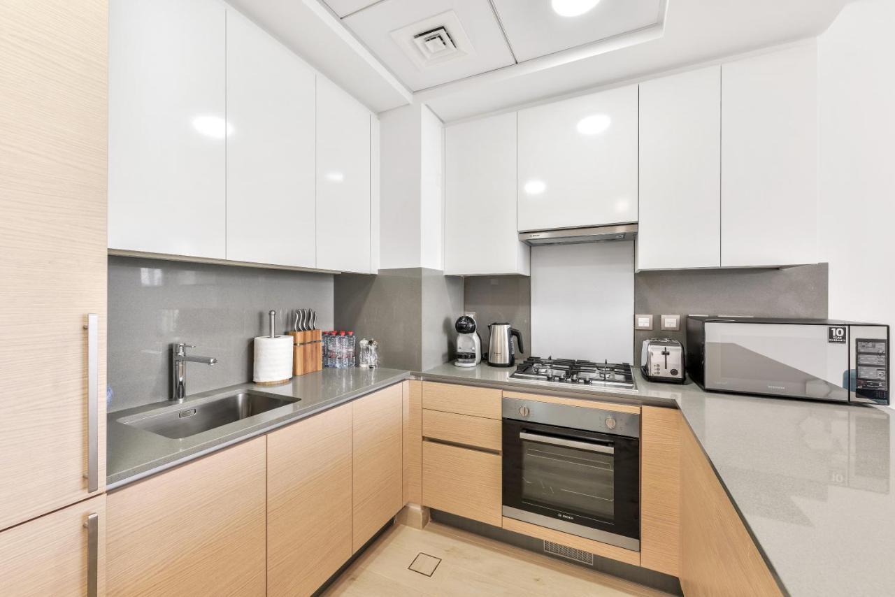 Ultra Luxury Palm - Mina Azizi - Free 5 Star Access Apartment Dubai