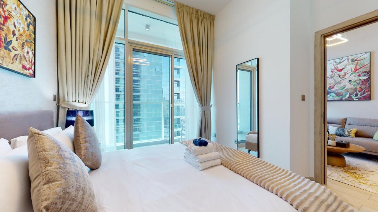 Stylish Balcony And Sea Views Dubai