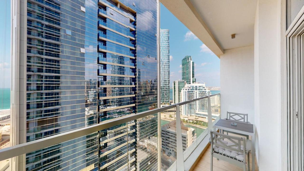 Stylish Balcony And Sea Views *
