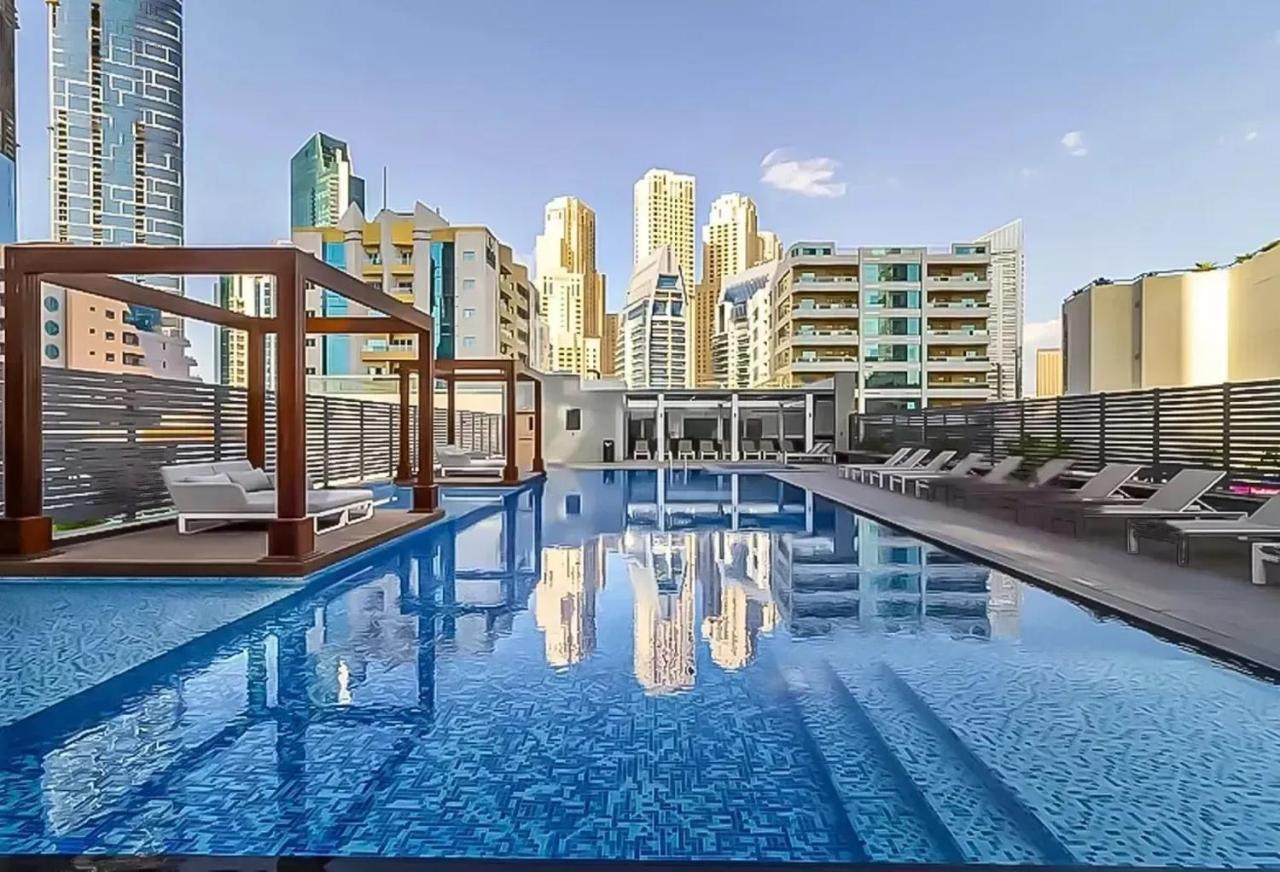 Stylish Balcony And Sea Views Apartment Dubai