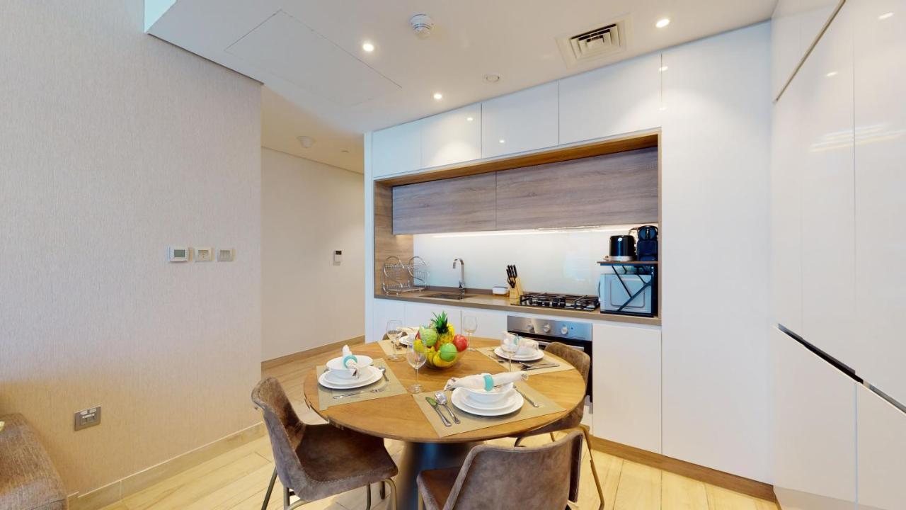 Apartment Stylish Balcony And Sea Views Dubai