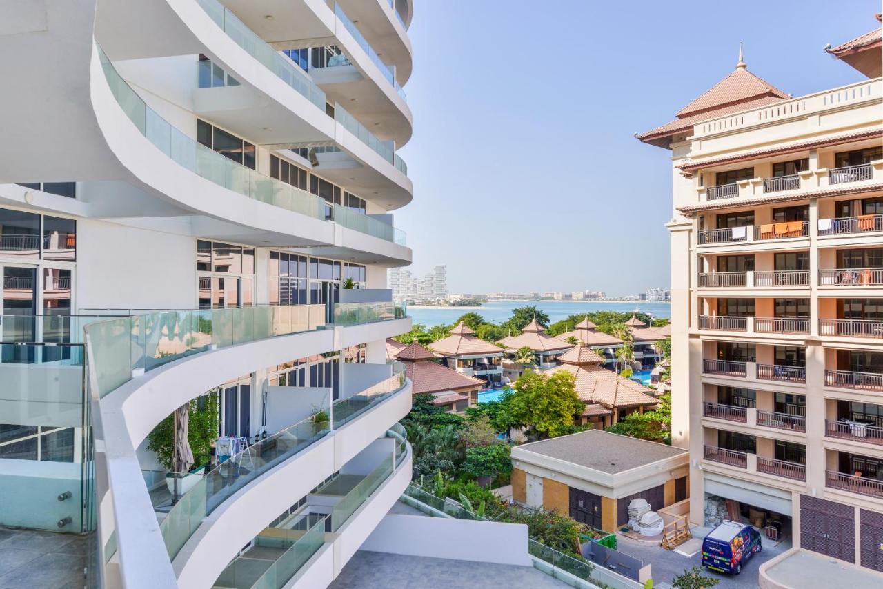 Ultra Luxury Palm - Mina Azizi - Free 5 Star Access Apartment Dubai