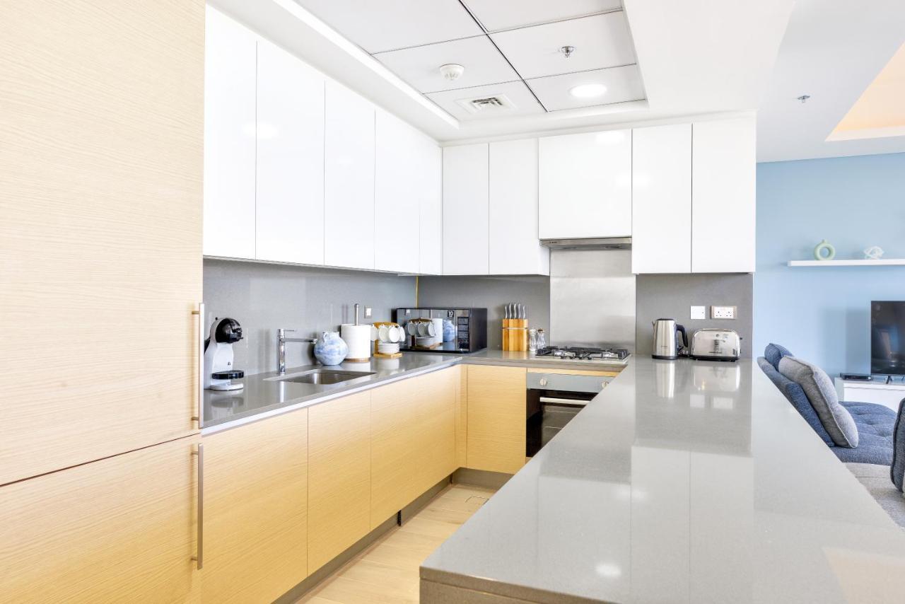 Ultra Luxury Palm - Mina Azizi - Free 5 Star Access Apartment Dubai