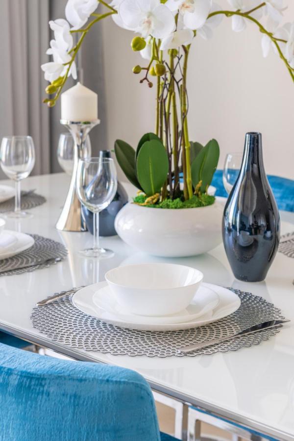 Ultra Luxury Palm - Mina Azizi - Free 5 Star Access Apartment Dubai