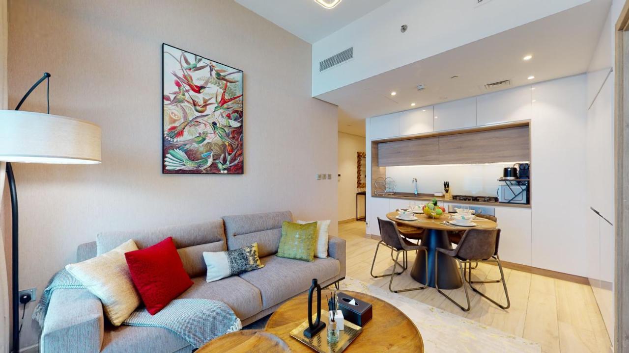 Stylish Balcony And Sea Views Apartment Dubai