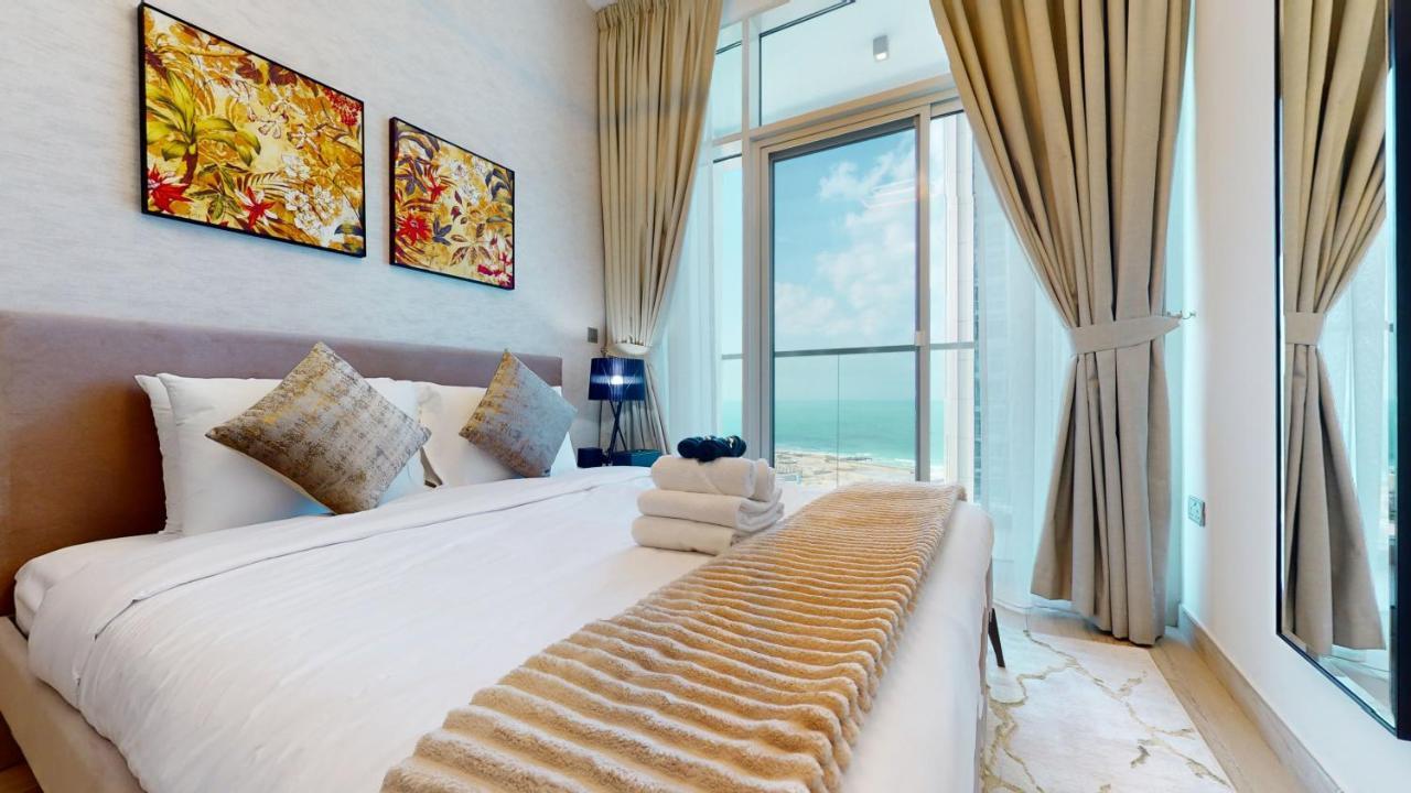 Stylish Balcony And Sea Views Apartment