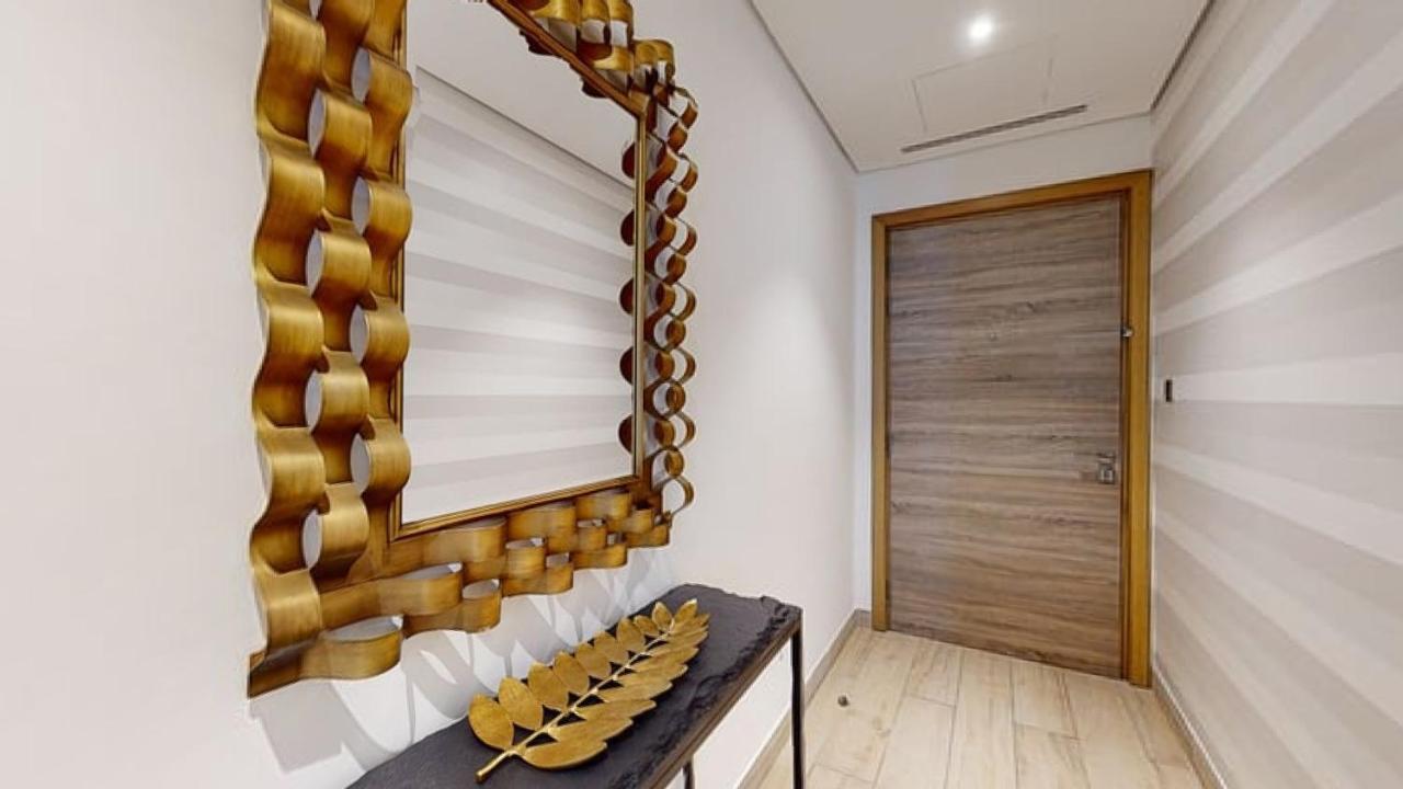 Stylish Balcony And Sea Views Apartment *