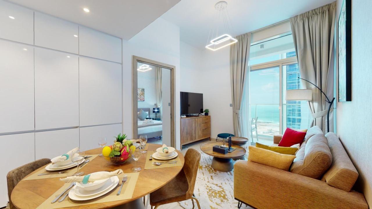 Stylish Balcony And Sea Views *