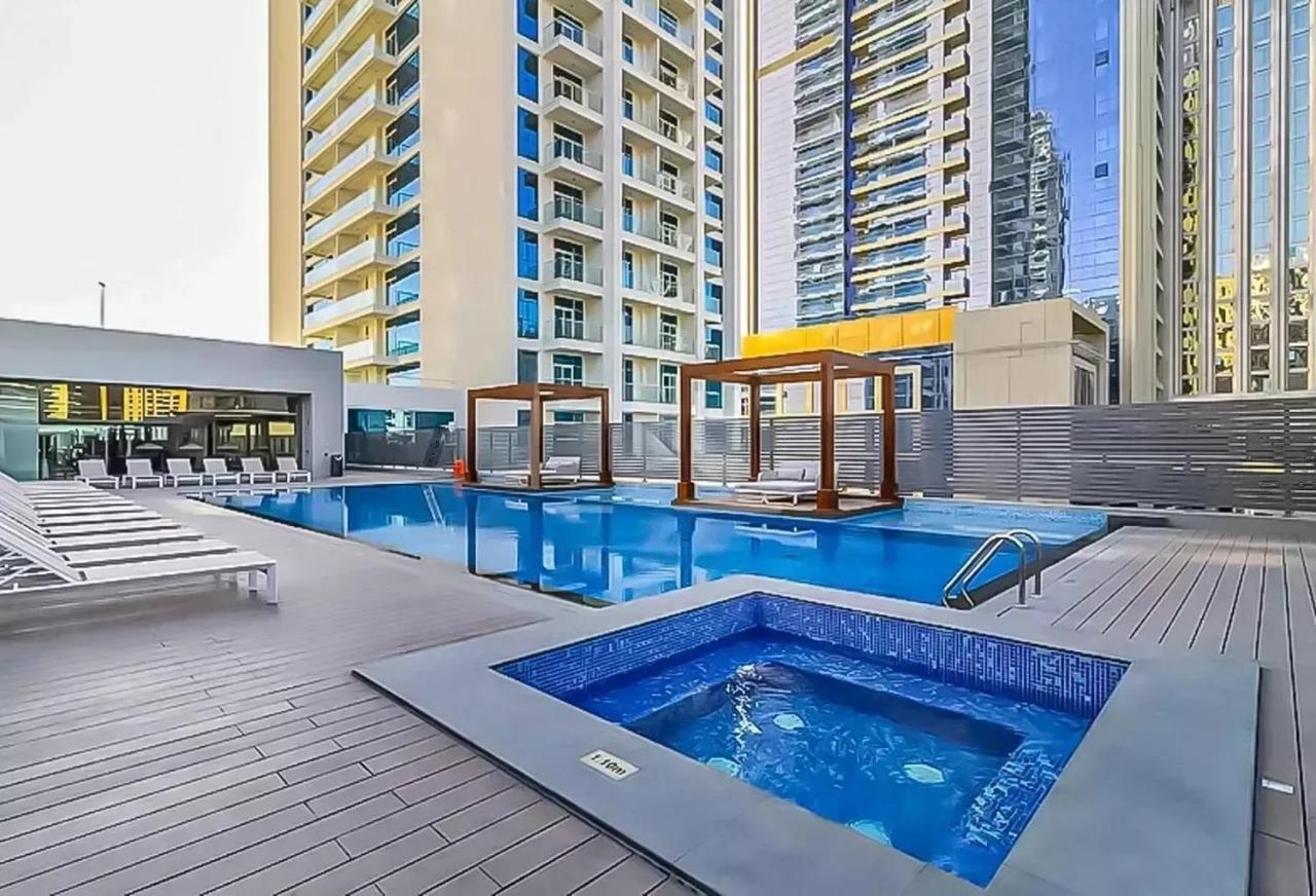 Stylish Balcony And Sea Views Apartment *