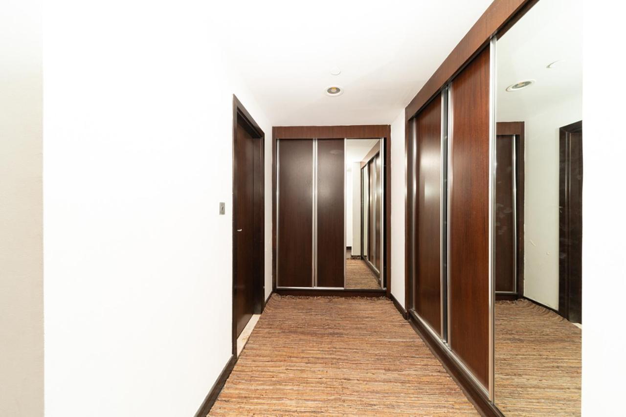 6 Bedrooms In The Main Jbr Walk Holiday home *