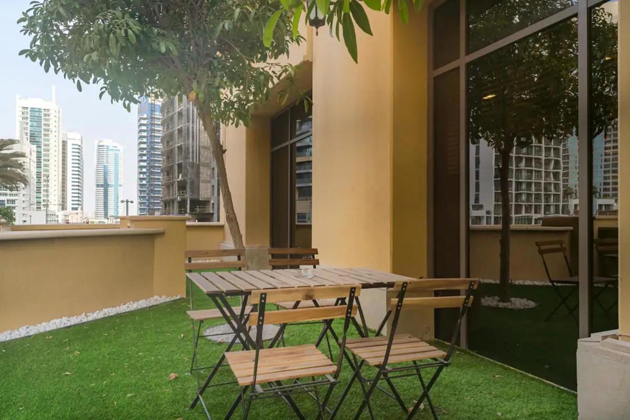 6 Bedrooms In The Main Jbr Walk Holiday home Dubai
