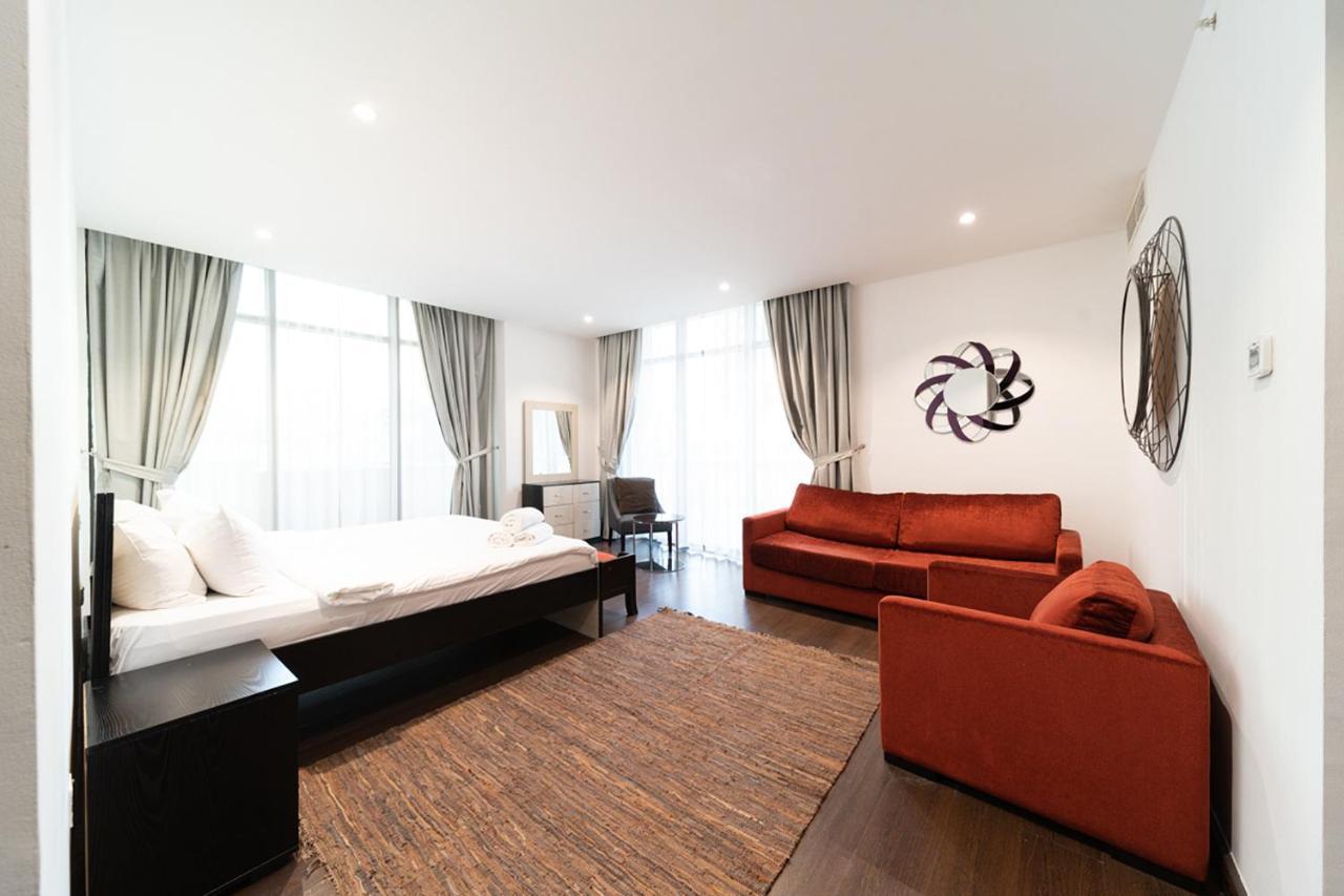 6 Bedrooms In The Main Jbr Walk Holiday home