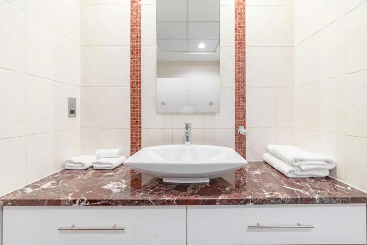 6 Bedrooms In The Main Jbr Walk
