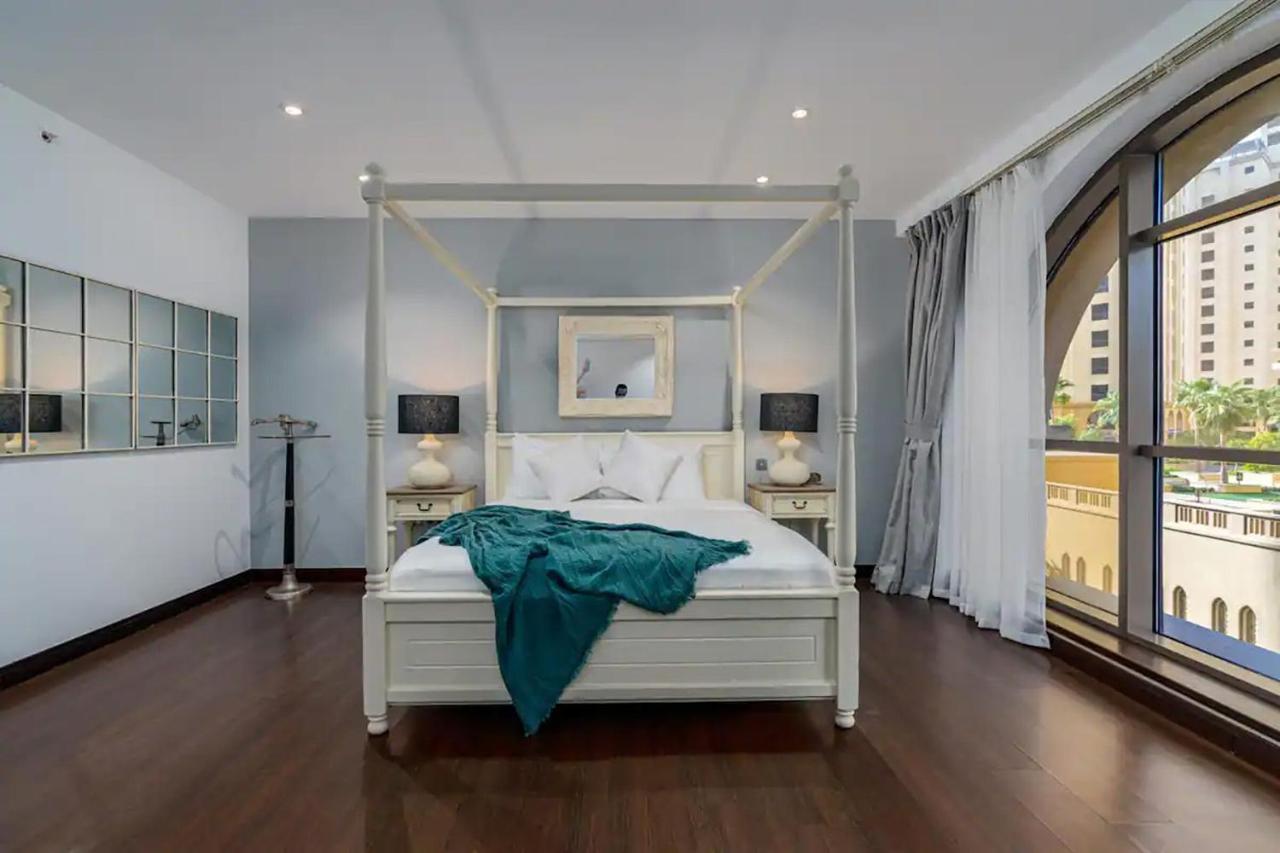 6 Bedrooms In The Main Jbr Walk Holiday home