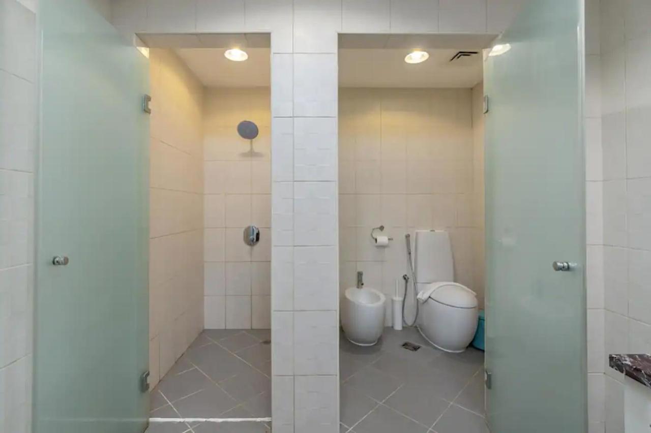 6 Bedrooms In The Main Jbr Walk