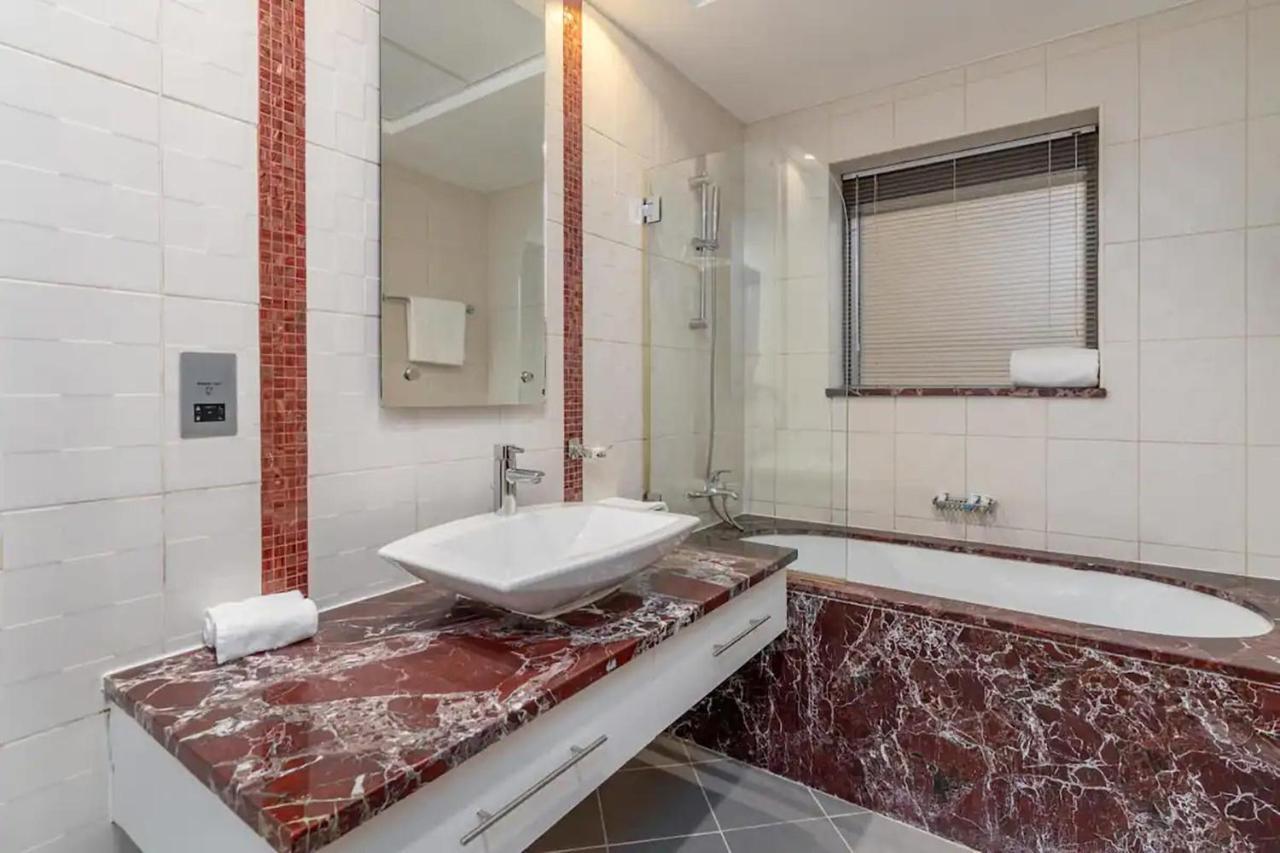 Holiday home 6 Bedrooms In The Main Jbr Walk Dubai