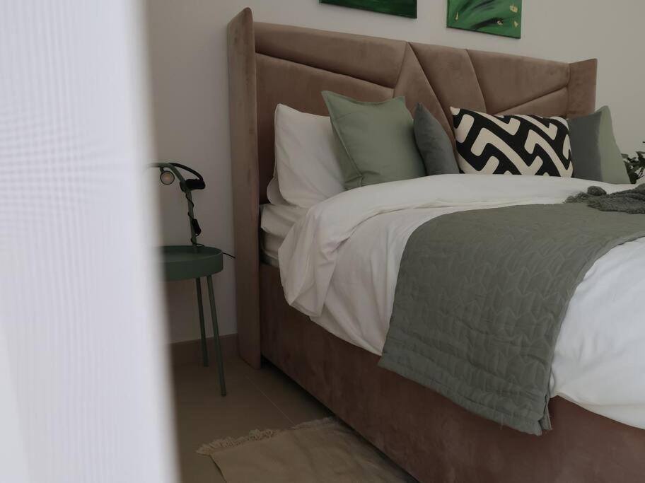 Apartment Lovely In With Many Amenities Dubai
