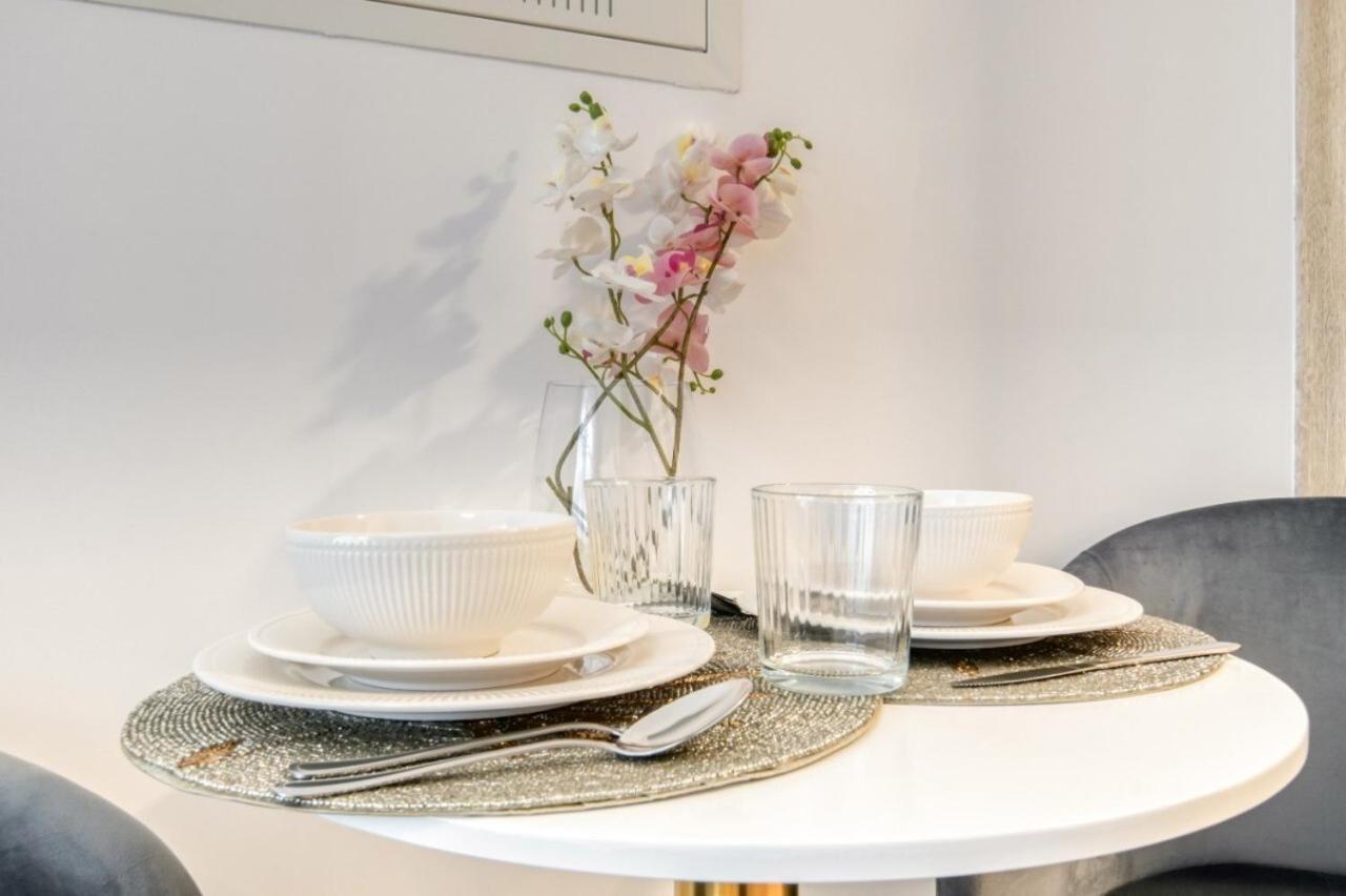 Modern Living Daire *