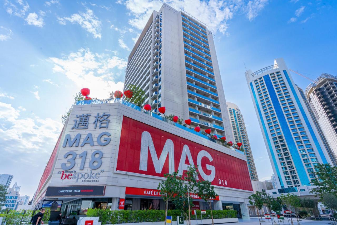 Chic With Balcony 5 Mins Walk To Mall * Dubai