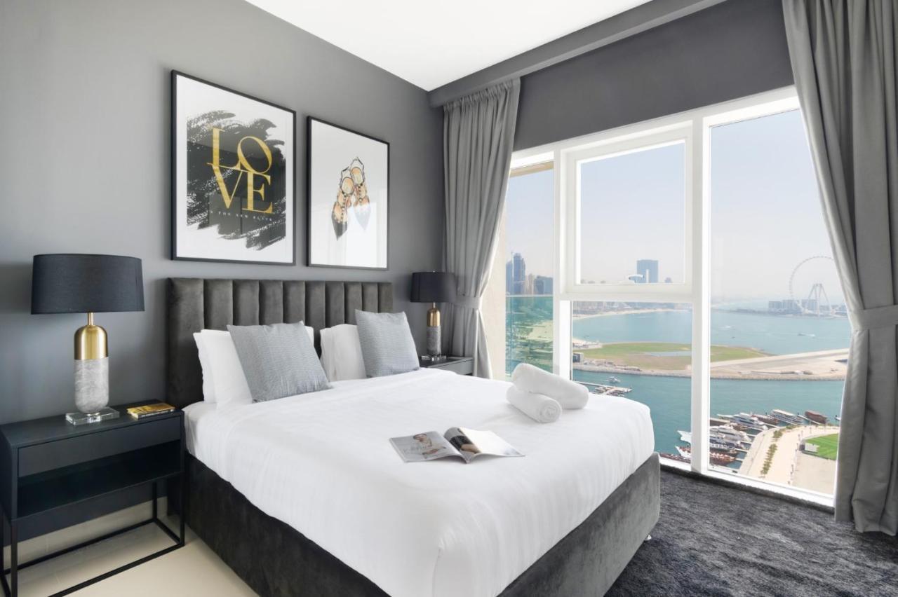 Views In From The Gorgeous * Dubai