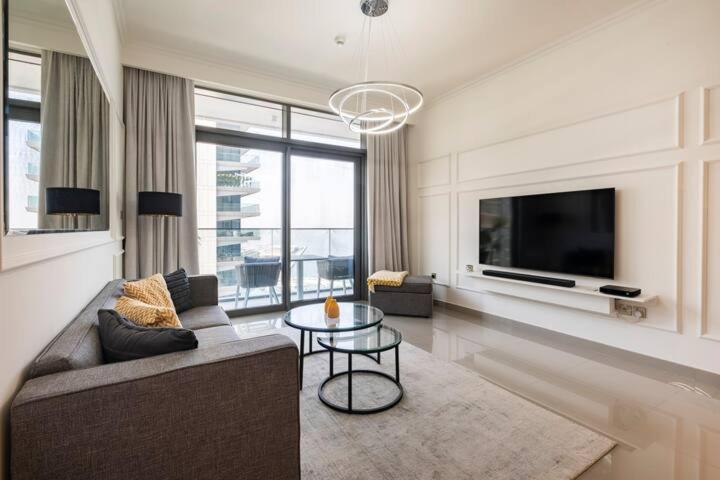 Luxurious Beachfront Apartment