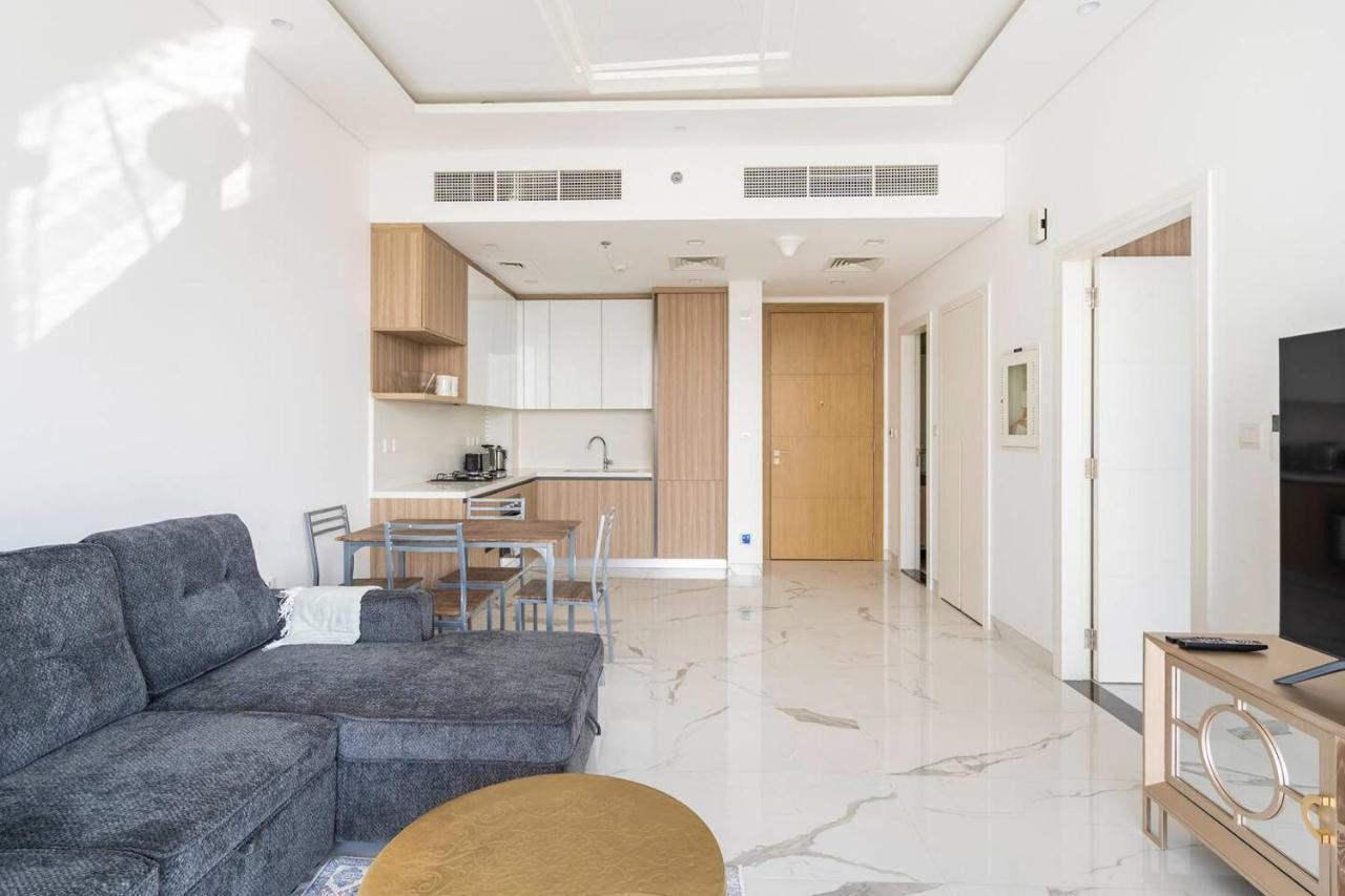 Apartment Luxurious 1-bedroom In Hills