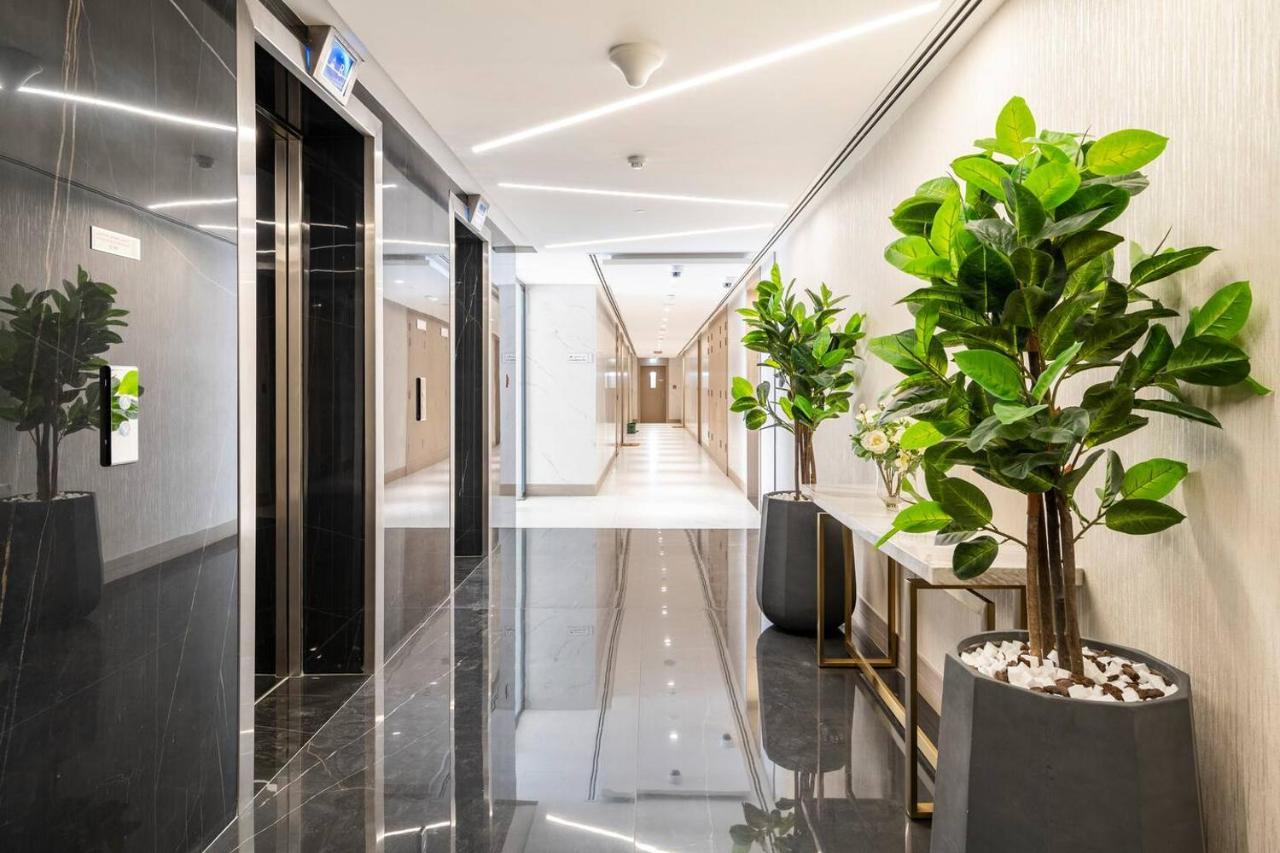Apartment Luxurious 1-bedroom In Hills Dubai