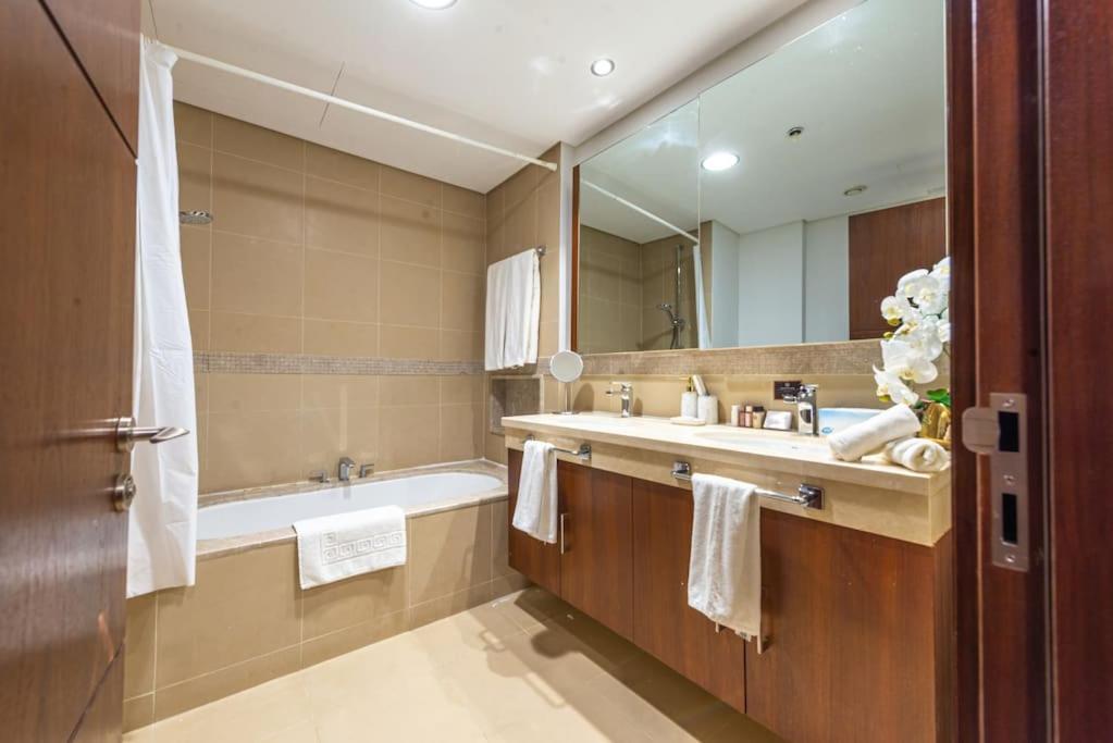 First Class 2br With Full Burj Khalifa And Fountain View Apartment Dubai