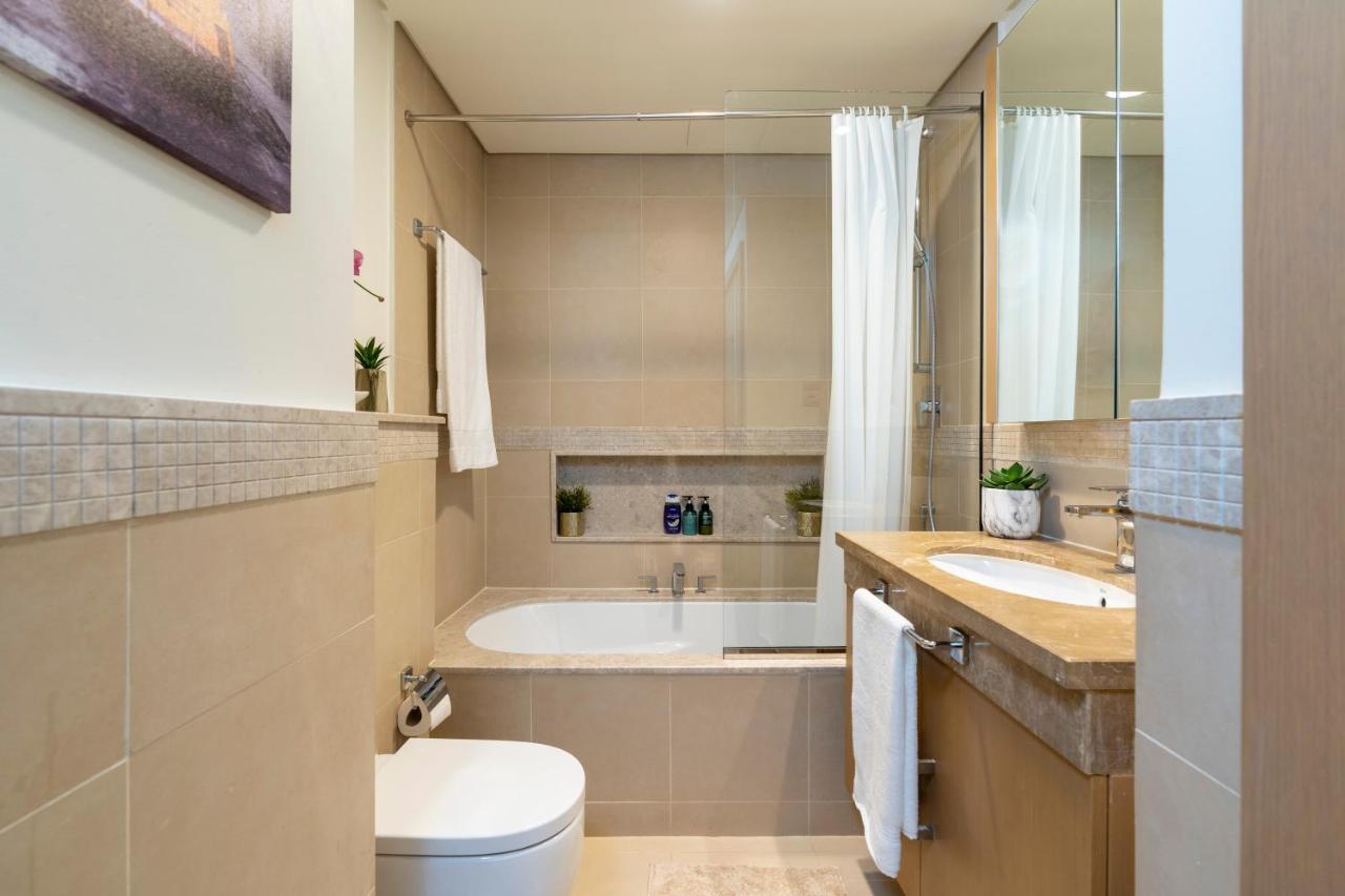 Apartment Prestige Living 1br With Full Burj Khalifa View By Dubai