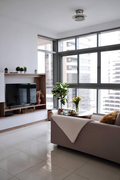Stunning Canal And Palm View 'best Unit' Apartment