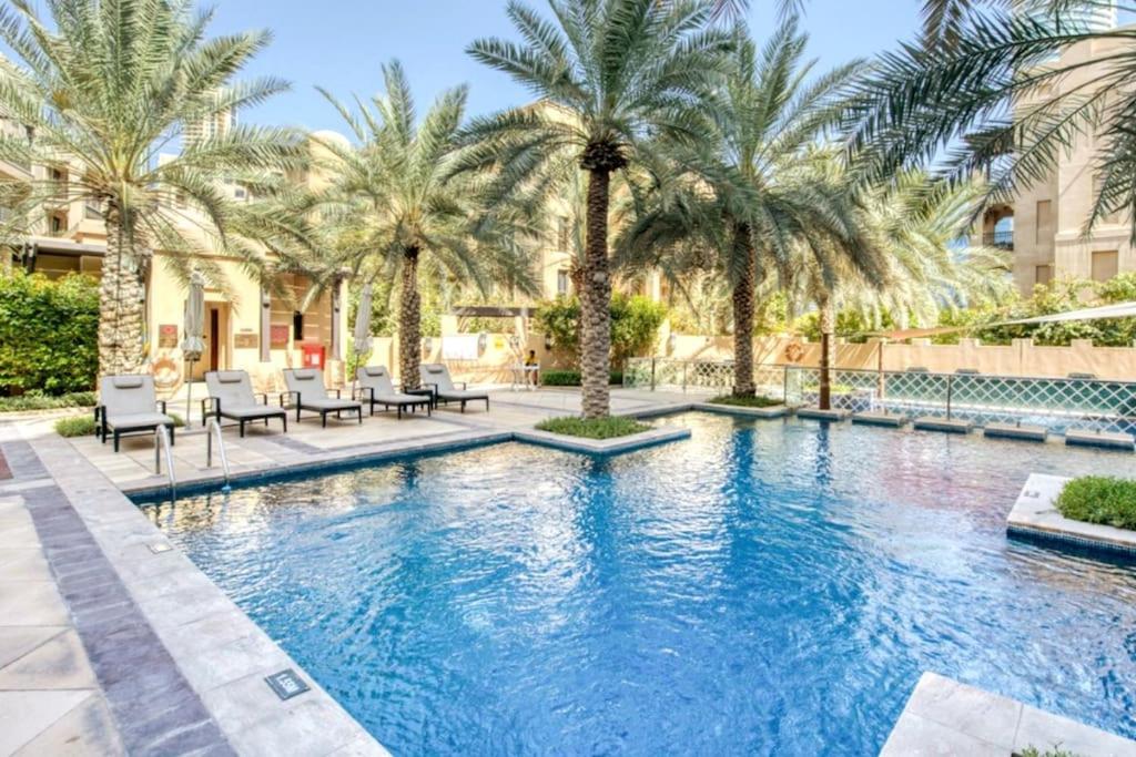 Apartamento Vibrant One Bed, 5 Mins Walk To Mall, Burj Dubai
