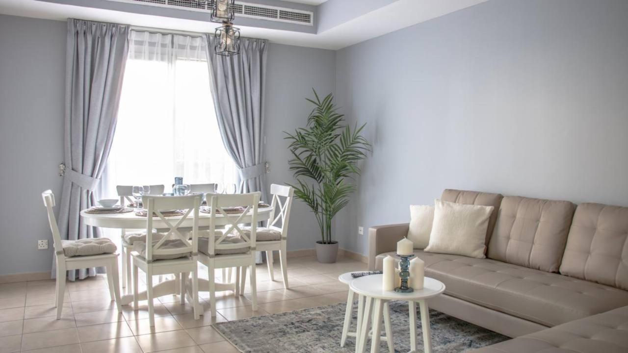 Cozy With Private Garden & Bbq