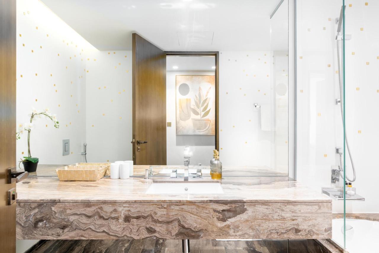 White Sage - Fendi With Full Palm Jumeirah View * Dubai