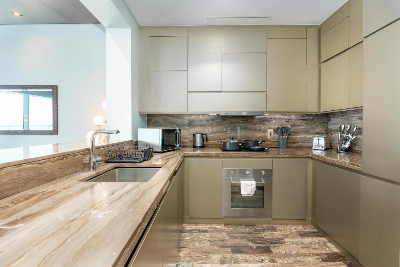 White Sage - Fendi With Full Palm Jumeirah View