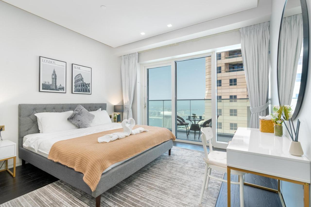 White Sage - Fendi With Full Palm Jumeirah View Apartment Dubai