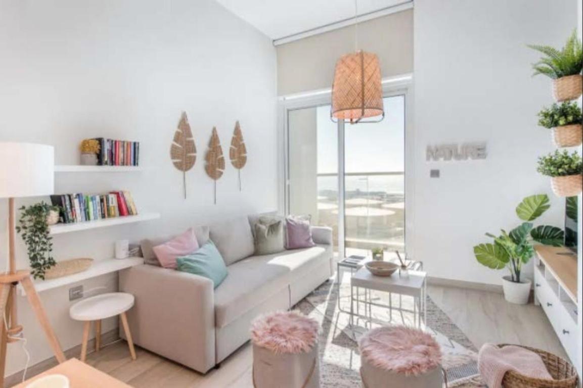 Lightsome With Balcony In One Tower Apartment