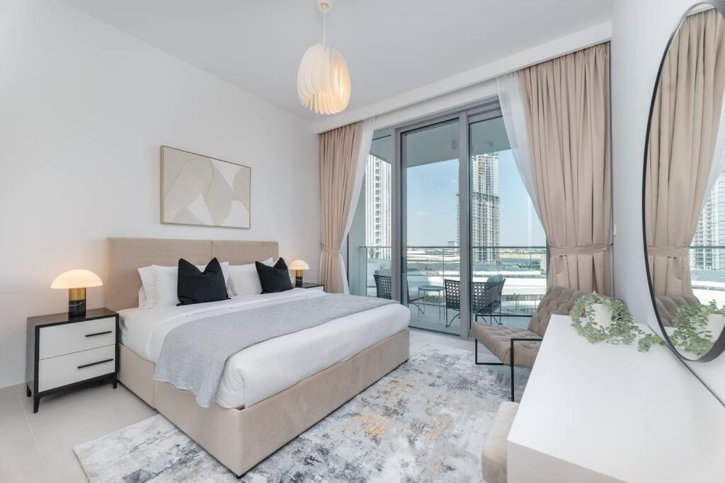 Vogue Waterfront Living - The Grand Creek Harbour Apartment