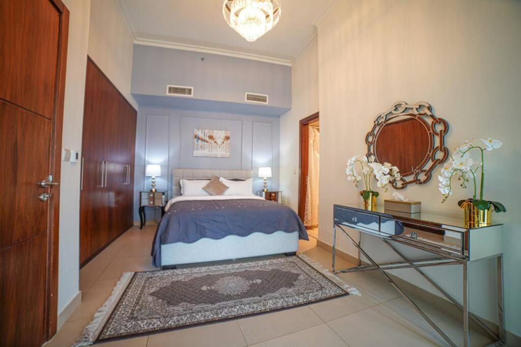 Daire Walk To Dubai Mall 2Br With Skyline View Pool Dubai