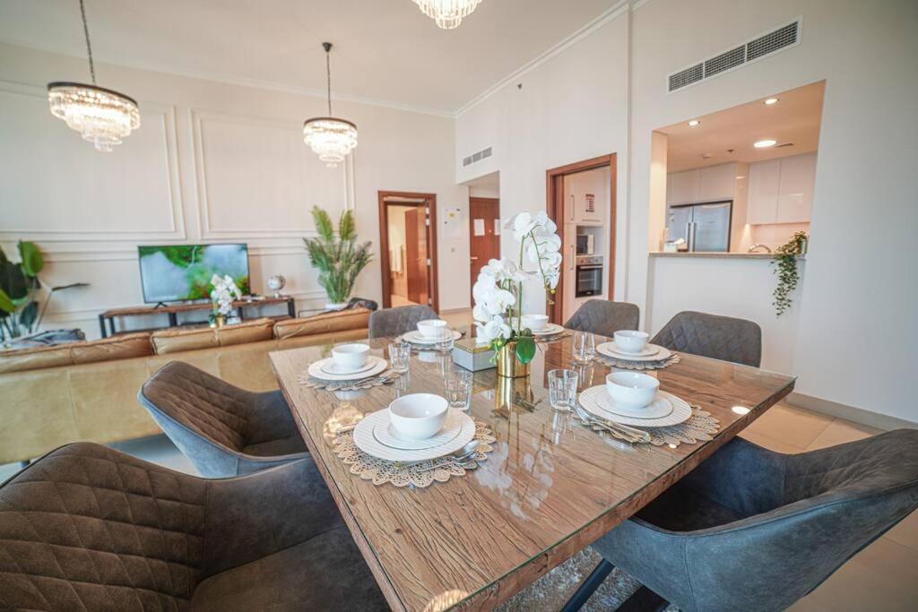 Walk To Dubai Mall 2Br With Skyline View Pool Daire *