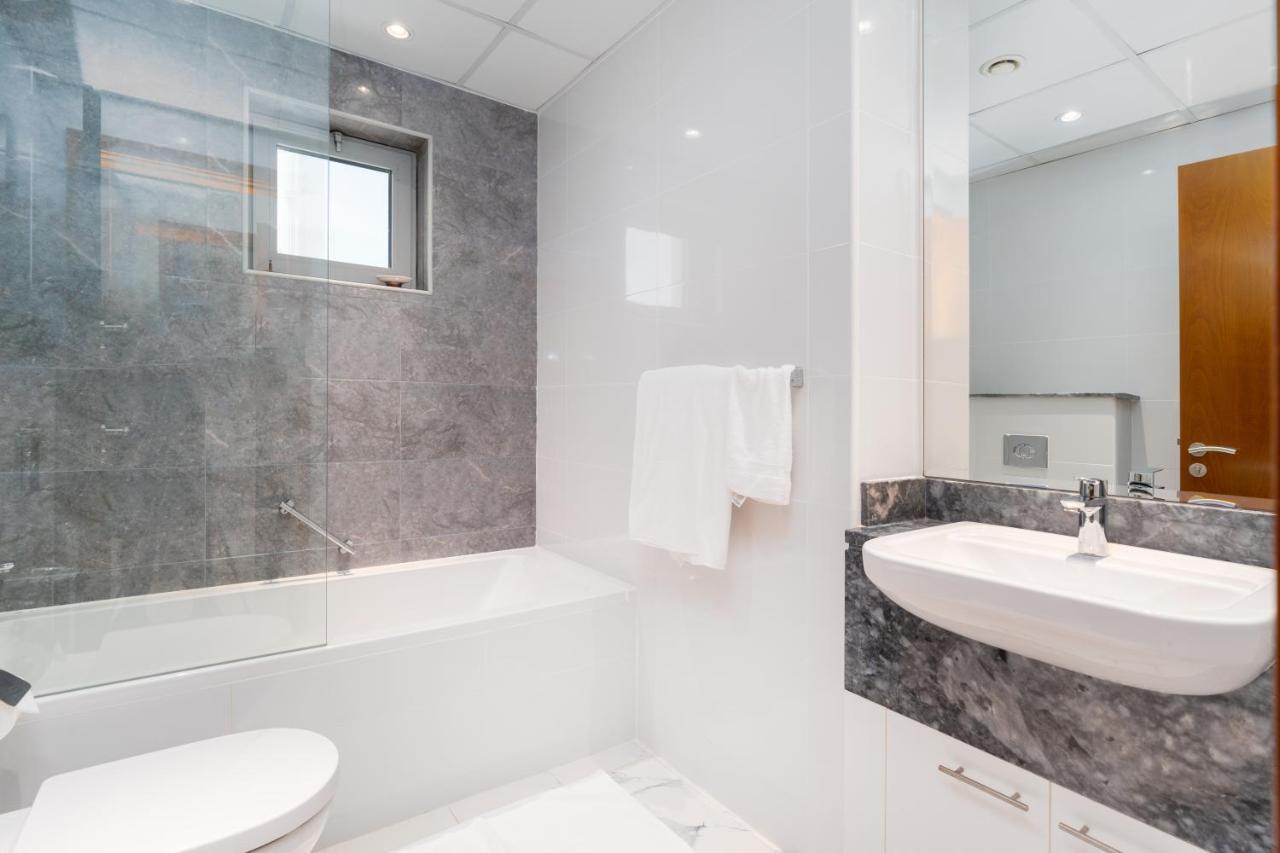 White Sage - Amna Tower Apartment