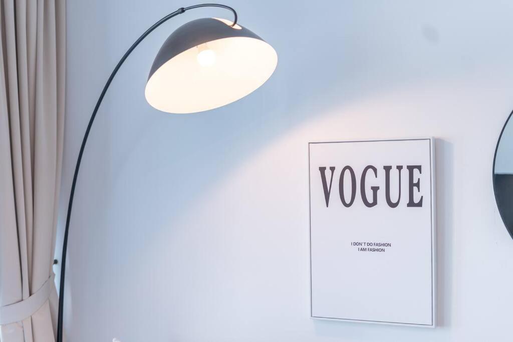 Vogue Waterfront Living - The Grand Creek Harbour Apartment