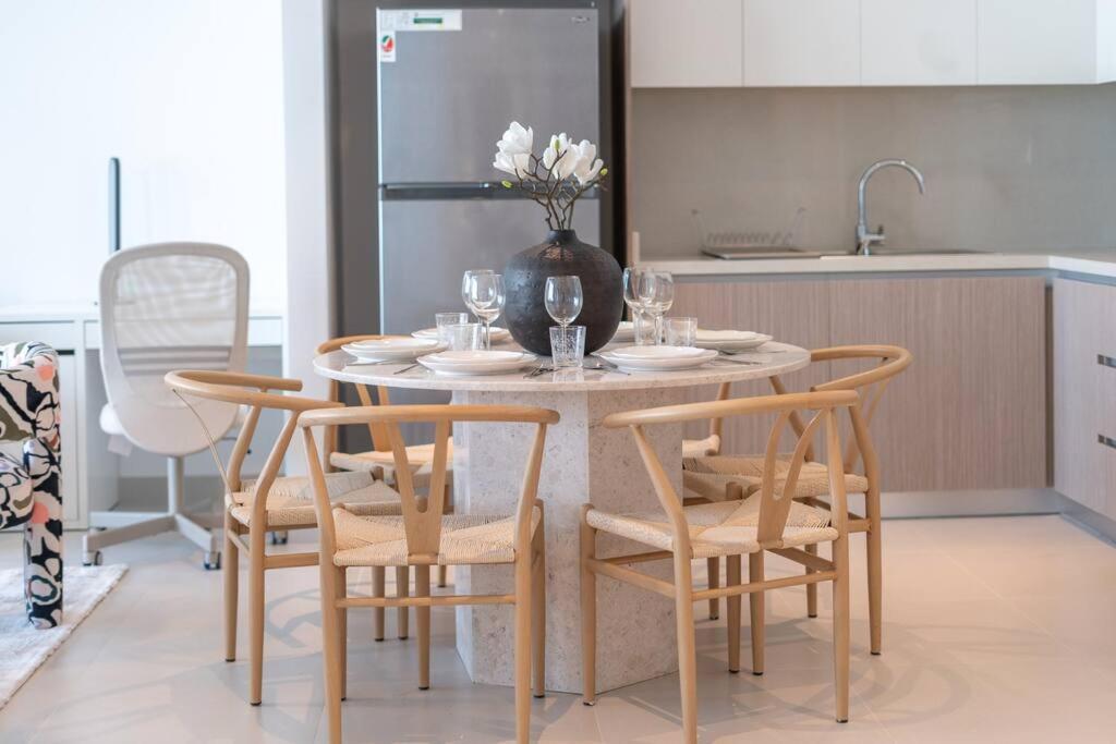 Vogue Waterfront Living - The Grand Creek Harbour