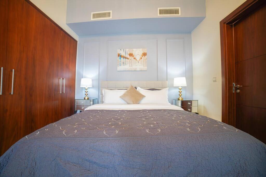 Daire Walk To Dubai Mall 2Br With Skyline View Pool *