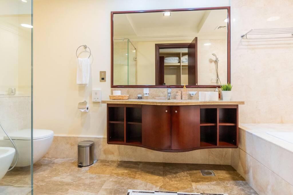 Palm Jumeirah Spacious 1 Bed Private Daire
