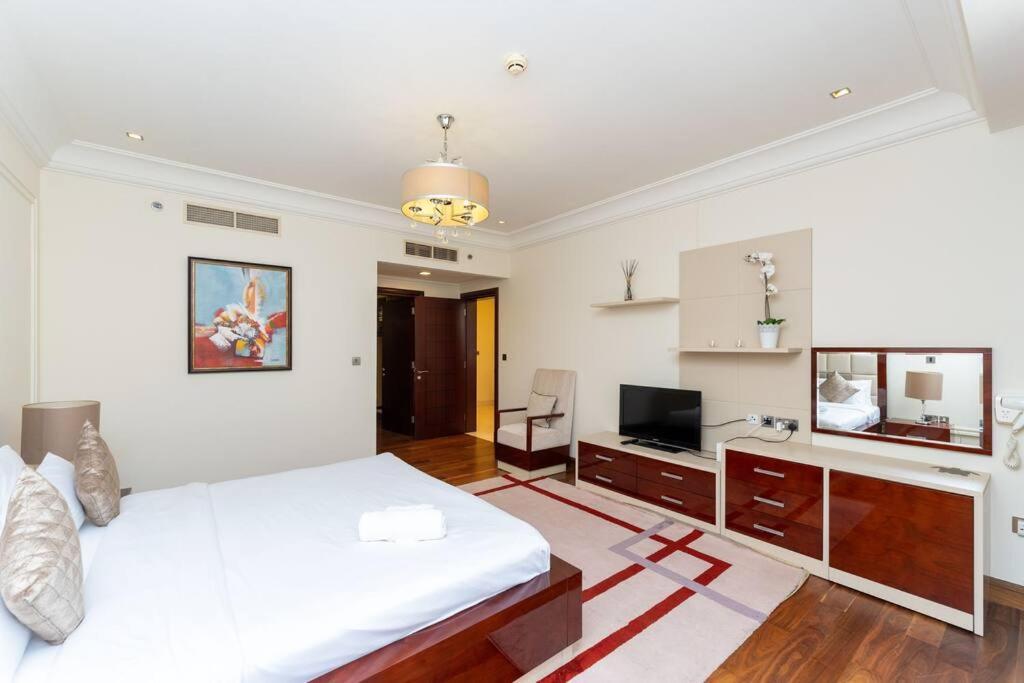 Palm Jumeirah Spacious 1 Bed Private Daire *