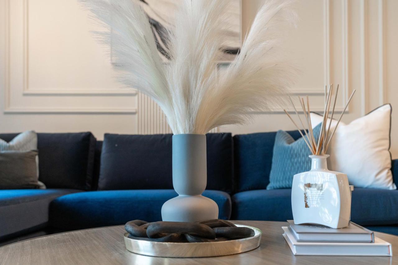Apartment Ultimate / Fairmont Residences The Palm / Designer Luxury / Direct Access / Big Terrace / Partial Sea View