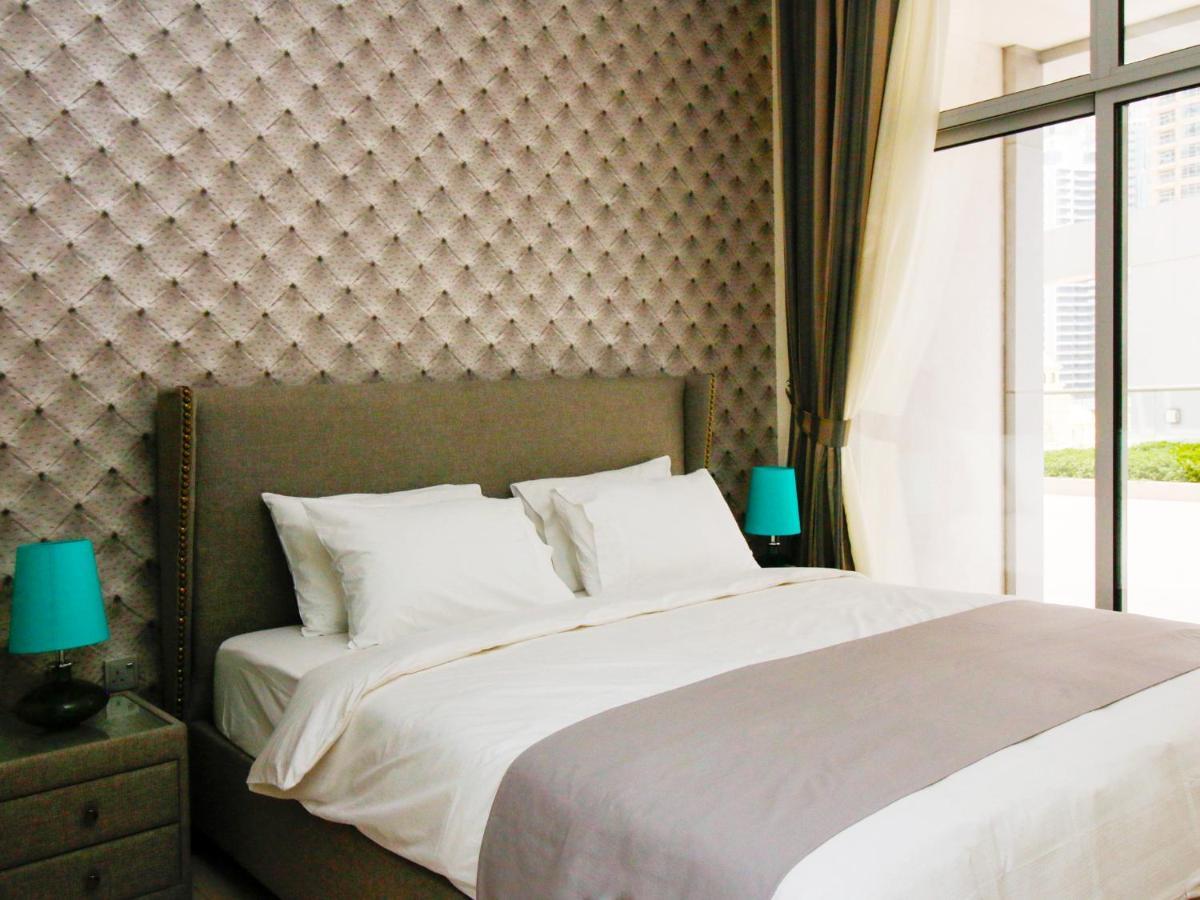 Rh- Living In Style, Large 1 Bedroom With Open Terrace, Marina Apartment