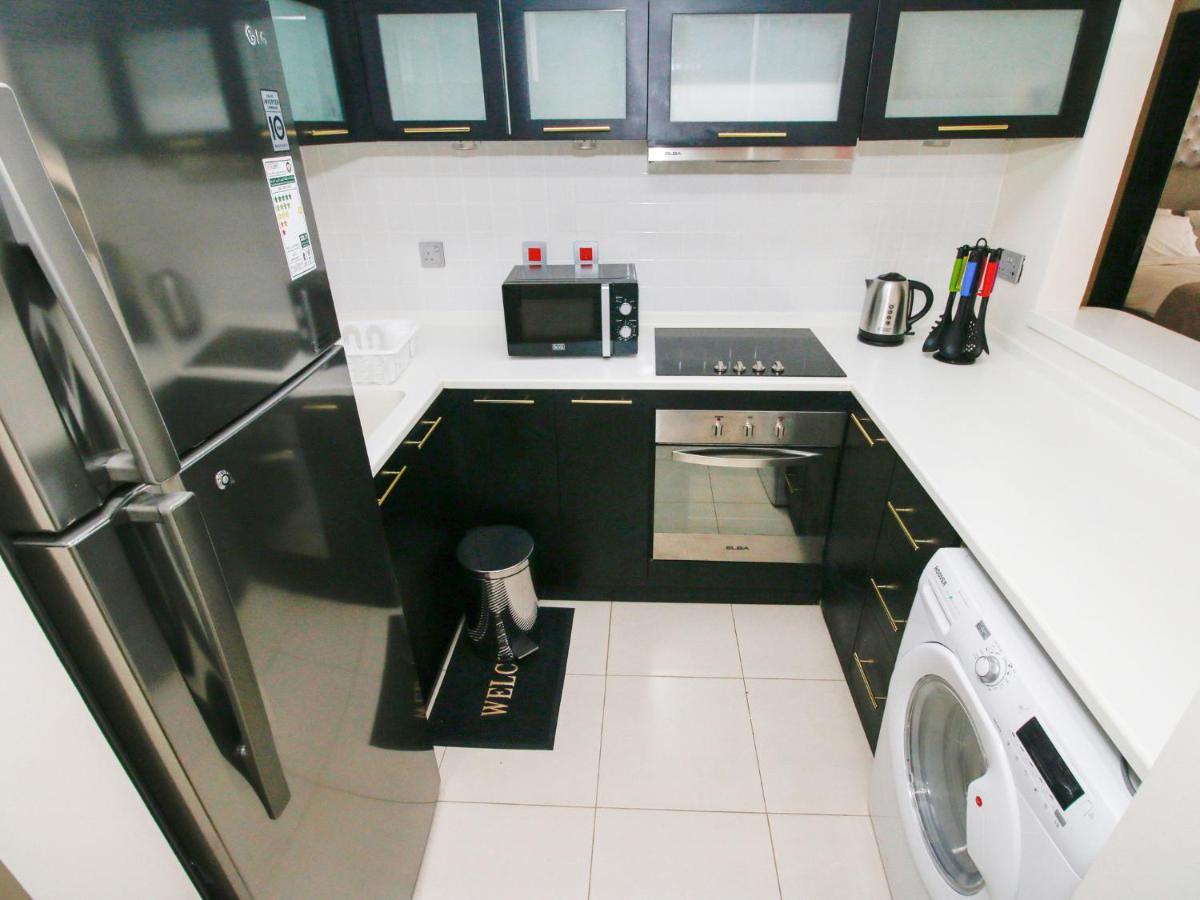 Rh- Living In Style, Large 1 Bedroom With Open Terrace, Marina Apartment
