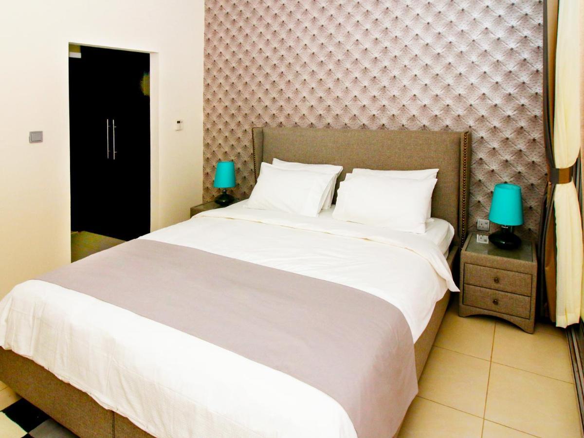 Rh- Living In Style, Large 1 Bedroom With Open Terrace, Marina Apartment *