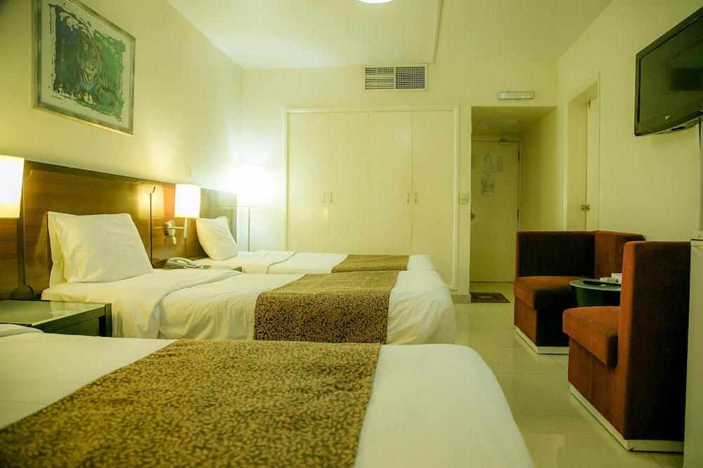 Phoenicia Grand Hotel 2*